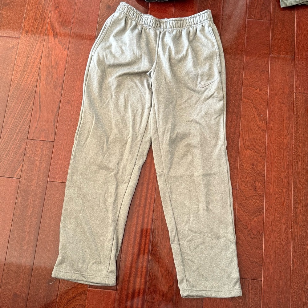 Nike Therma-Fit men’s grey sweatpants